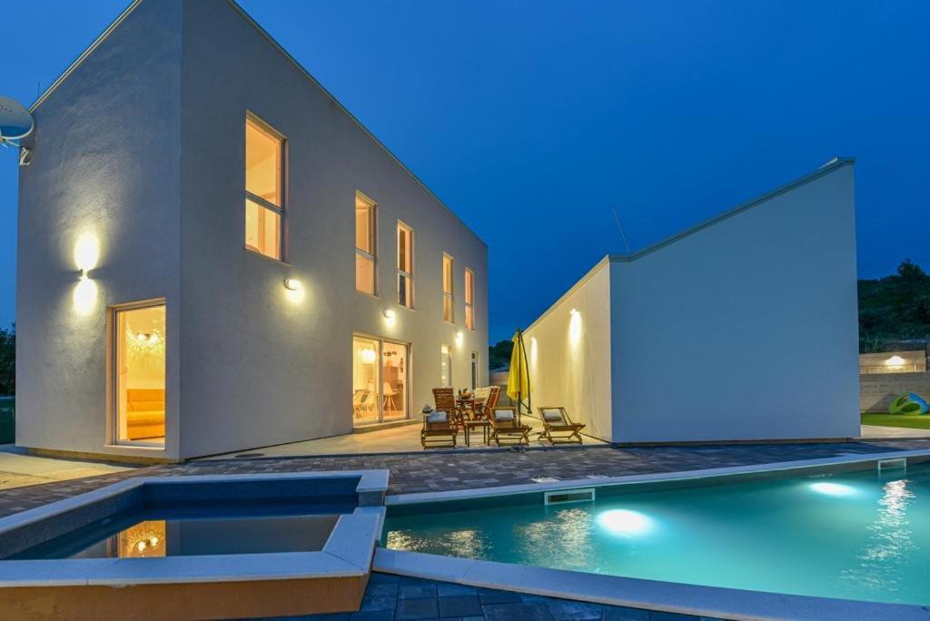 Villa Silente ซูโกชัน ภายนอก รูปภาพ